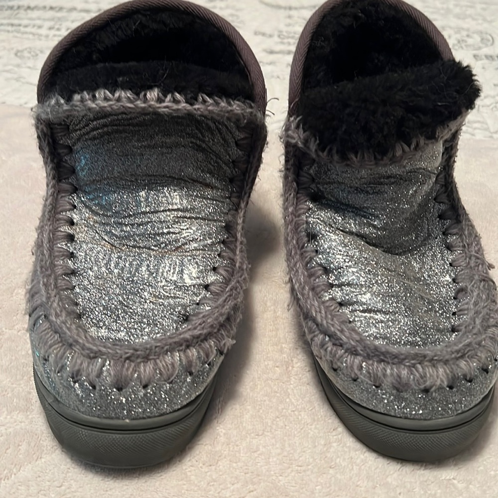 Shoes/ slippers